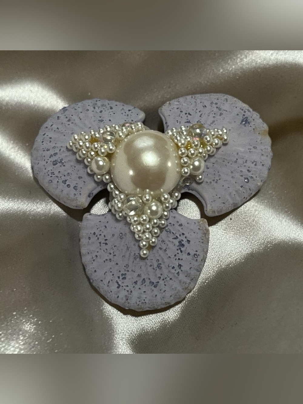 Vintage Julie Ueland Lavender Ceramic Flower Brooch Pin with Faux Pearl NWT